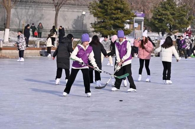 多所高校专业冰场对外开放千亿球友会冰雪头条：北京(图6)